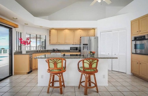 Holualoa House | 2 Oceanview Luxury Suites+ pool and Jacuzzi