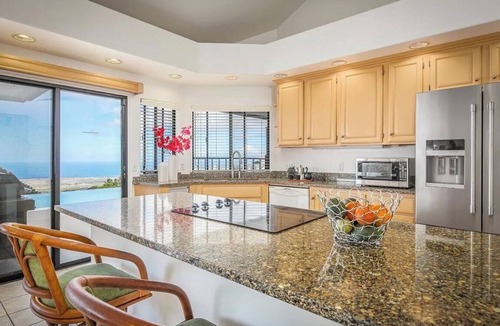 Holualoa House | 2 Oceanview Luxury Suites+ pool and Jacuzzi