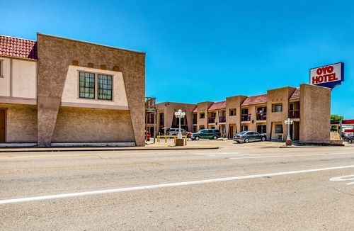 Groesbeck Apartment | 2 Queen Bed|Smk|Groesbeck TX