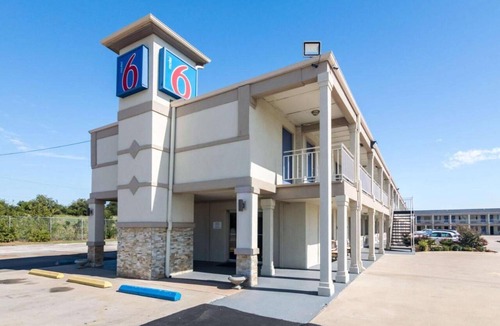 Wichita Falls Apartment | 2 Queen Beds | Non-Smoking