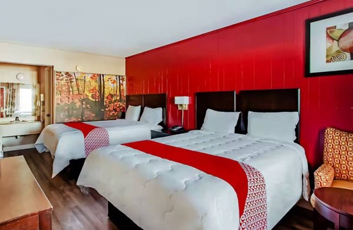 Ridgeland Hotel | 2 Relaxed Queen Rooms Great for Weekend Visits to Ridgeland