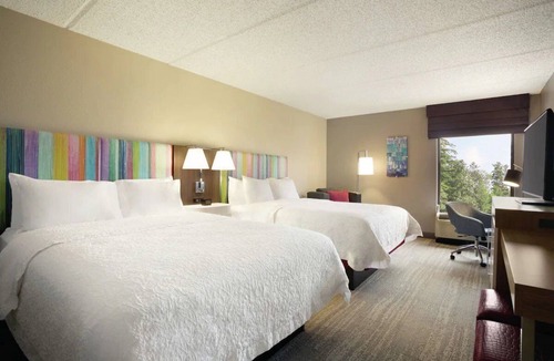 US 290 Hotel | 2 Relaxing & Pet-Friendly Room for Families | On-Site Parking Available