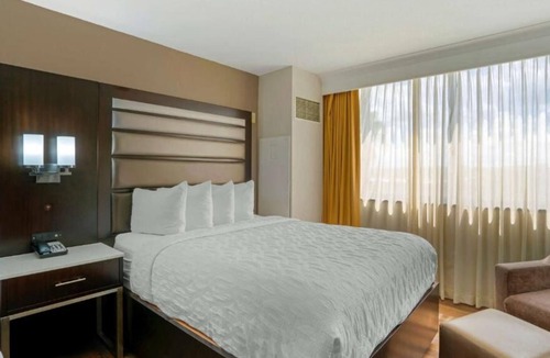Baymeadows House | 2 Relaxing Units Minutes to Hands on Childrens Museum & Tree Hill Nature Center!