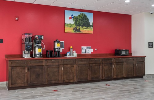 Katy Apartment | 2 Relaxing Units w/Kitchenette, FREE Breakfast & Parking, Near Katy Mills Mall!