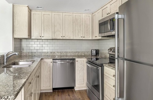 Sea Scape Hotel | 2 Serene 2BR Suites: Full Kitchen & Laundry near Wright Brothers Memorial