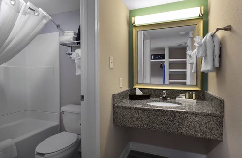 Myrtle Beach Resort | 2 Shoreline Oceanfront Rooms | Hot Tub, Spa, 1.2 mi to Broadway at the Beach