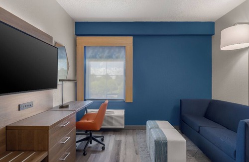 Myrtle Beach Hotel | 2 Spacious Rooms w/Outdoor Pool Access & Free Parking | Myrtle Beach -2.6 miles