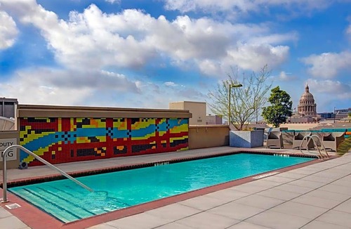 Museum District Hotel | 2-Star Hotel ∙ Hampton Inn and Suites Austin University Capitol