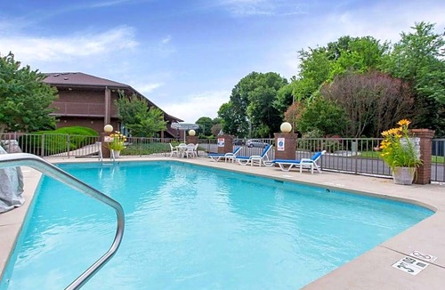 Mount Airy Hotel | 2-Star Hotel ∙ Quality Inn Mount Airy Mayberry