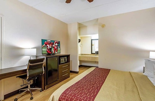 Statesboro Hotel | 2-Star Hotel ∙ Red Roof Inn & Suites Statesboro - University