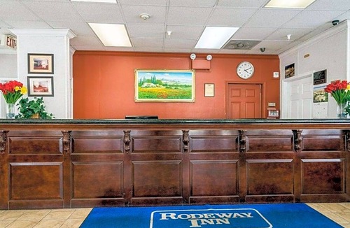 Yorkshire Hotel | 2-Star Hotel ∙ Rodeway Inn Newark