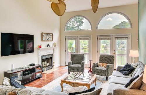 Garner Cove House | 2-Story Deck: Waterfront Lake Lure Home!