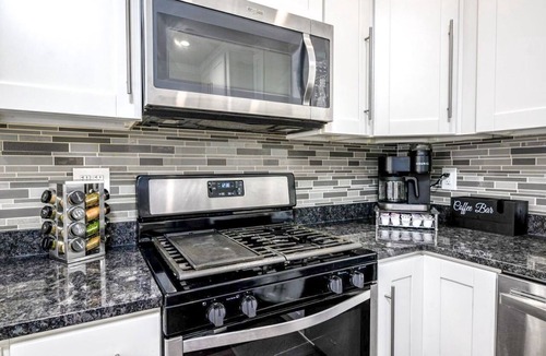 Mount Rainier House | 2 Story Oasis: 30+Days + Large Yard/Pet Friendly