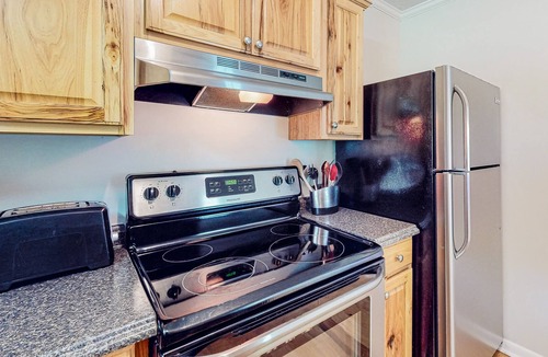 Blowing Rock House | 2-story secluded home with lawn, grill, firepit, deck, fireplace, air hockey, AC