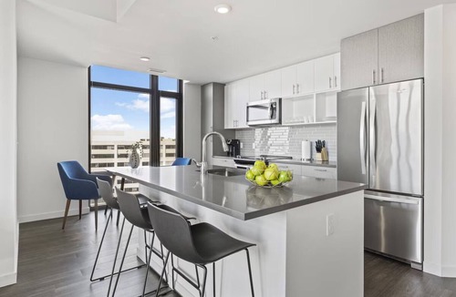 Bluemont Hotel | 2 Units | Explore Arlington | Elegant Haven w/Kitchen & Pool | Landmarks Nearby