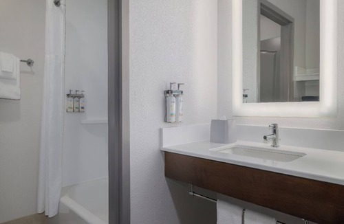 Myrtle Beach Hotel | 2 Weekend Getaway Rooms | Free Parking & Breakfast, Onsite Pool & Hot Tub