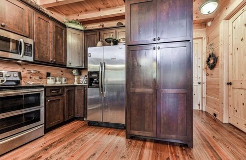 Tate Cabin | 2000 sf Luxury Cabin on 4 Wooded Acres w/Stream and Pond - Pet/Handicap Friendly