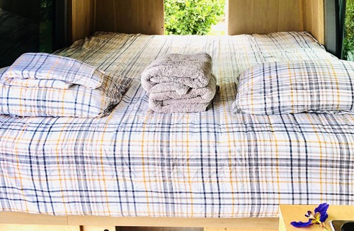 Kahului House | 2012 Mercedes-Benz Sprinter custom build/ California king size bed