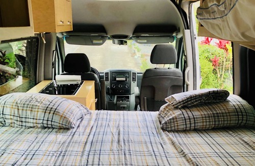Kahului House | 2012 Mercedes-Benz Sprinter custom build/ California king size bed