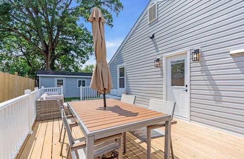 Nauck House | 2025 Full Renovation - Charming 4BR Bungalow Home