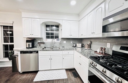 Evans House | 2026 Masters Rental House with Private Saltwater Pool & Jacuzzi bathtub
