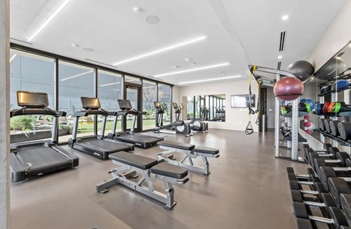 Rainey Street Historic District Apartment | 20th FL 1BR - Heated Pool - Gym - Bar - Balcony