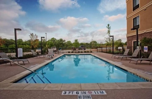 Sweetbriar Apartment | 24 Hour Business Center + Heated Outdoor Pool | Close to Downtown Austin