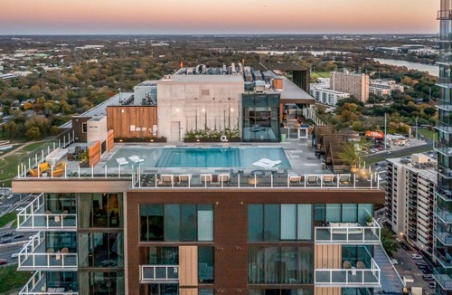 Rainey Street Historic District Condo | 24th floor - Corner condo - lake-view balcony - rooftop pool & gym