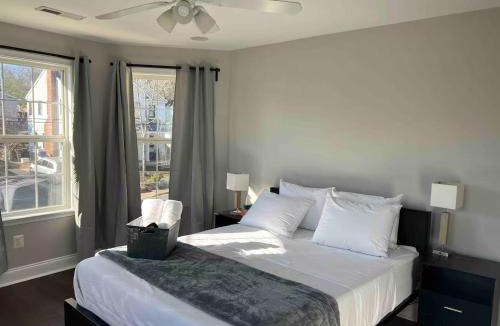 Nauck House | 25 Lux Room 3 - 1 Queen Bed, Shared Bathroom - Nonsmoking