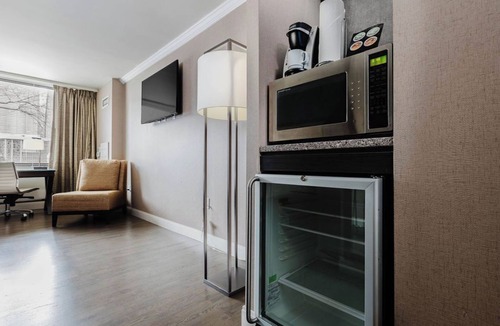 West End Apartment | 2500 Penn, a Placemakr Experience