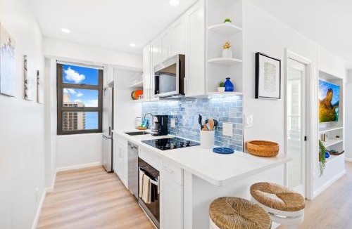 Waikiki Apartment | 25th Floor Ocean View, Steps to Waikiki Beach, Free Parking