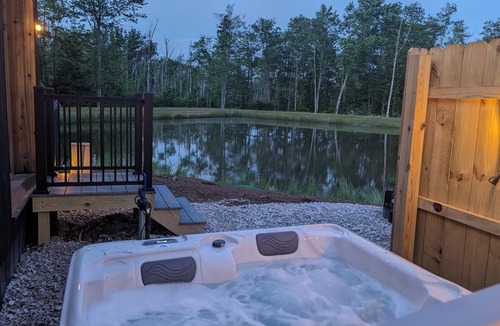 Milroy Cabin | 26 Modern Tiny Home w/Hot Tub! - Modern Tiny Home w/Hot Tub!