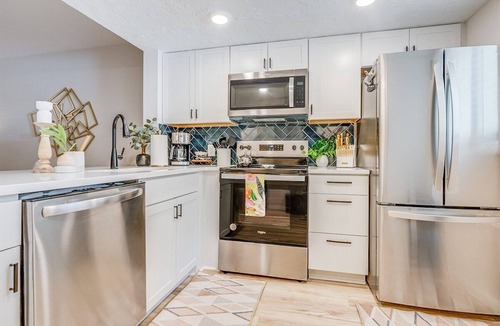 Montgomery Condo | 2bd/2ba Condo * Pool * Dogs Welcome * 30+ day stay