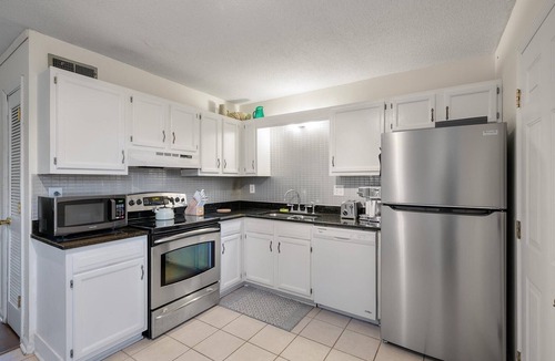 Charleston House | 2bd Townhouse 10 minutes from Charleston and Folly Beach