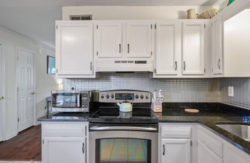 Charleston House | 2bd Townhouse 10 minutes from Charleston and Folly Beach