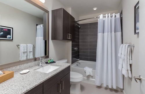 Civic District Resort | 2Bed/2Bath Deluxe Unit in a Central Austin Resort with a Rooftop Pool!