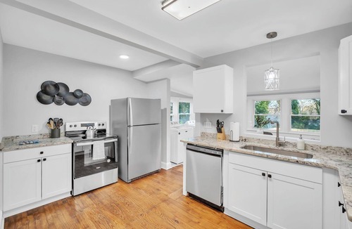 Sans Souci House | 2Br/2Ba w/Patio and Workspace walk to Cherrydale