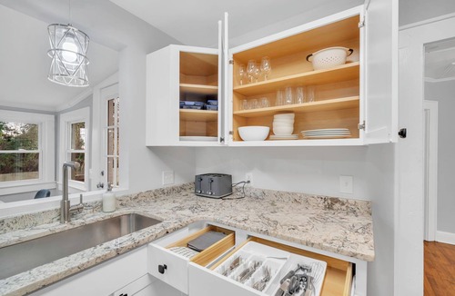 Sans Souci House | 2Br/2Ba w/Patio and Workspace walk to Cherrydale
