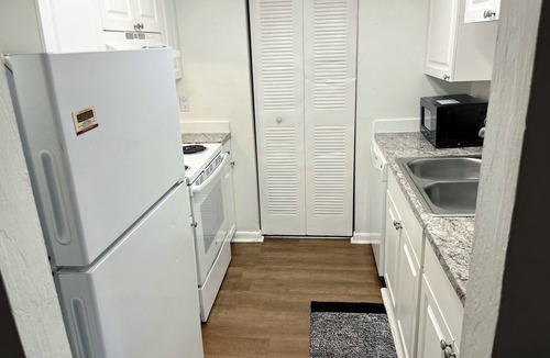 Gainesville Apartment | 2BR/2BH Delightful Budget-Friendly Apt in Gnsville