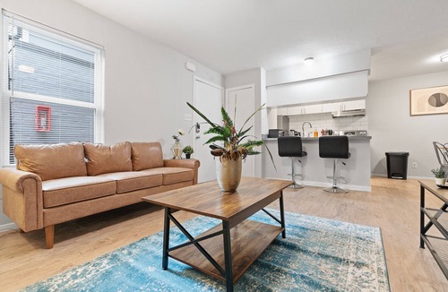 Hyde Park Apartment | 2BR apt in Austin Close to UT 1343