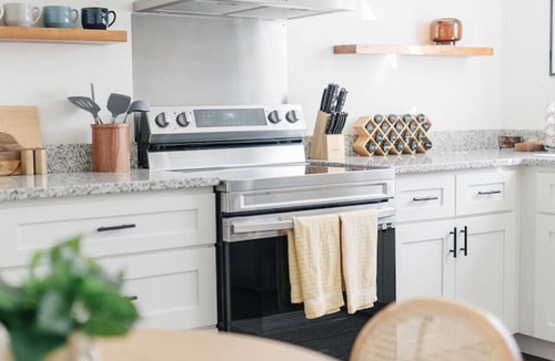 Midtown House | 2BR Bright & Breezy Home Walk to Hospital, near DT
