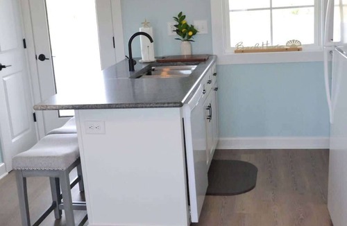 Davis House | 2BR Cozy Cottage Private Dock