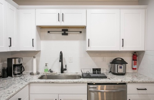 Durham House | 2BR Durham/West End House with Spare Room