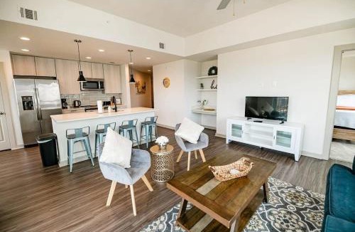 Third Ward Apartment | 2BR Fully Furnished Apartment Uptown - BOA Stadium apts