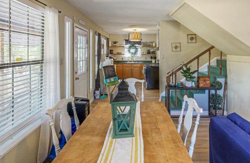 Bandera House | 2BR Home on River w/Outdoor Dining Area & Deck