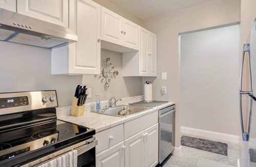 Belle Haven Apartment | 2BR Near Old Town & MGM First-Level Unit