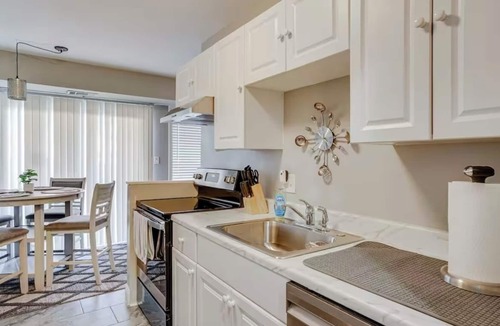 Belle Haven Apartment | 2BR Near Old Town & MGM First-Level Unit