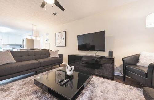 Conyers House | 2BR Townhome Sleeps 5 Near GA Horse Park