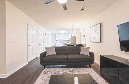 Conyers House | 2BR Townhome Sleeps 5 Near GA Horse Park