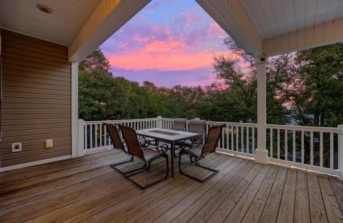 Crescent Beach House | 2min WALK to Beach, Pool, Hot Tub, SL16, 5BR House